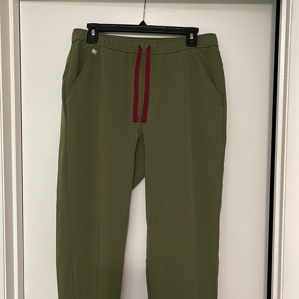 Size Medium Figs Scrub pants - Olive